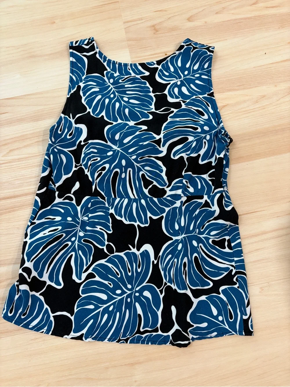 Hilo Hattie Blue and Black Tropical Top